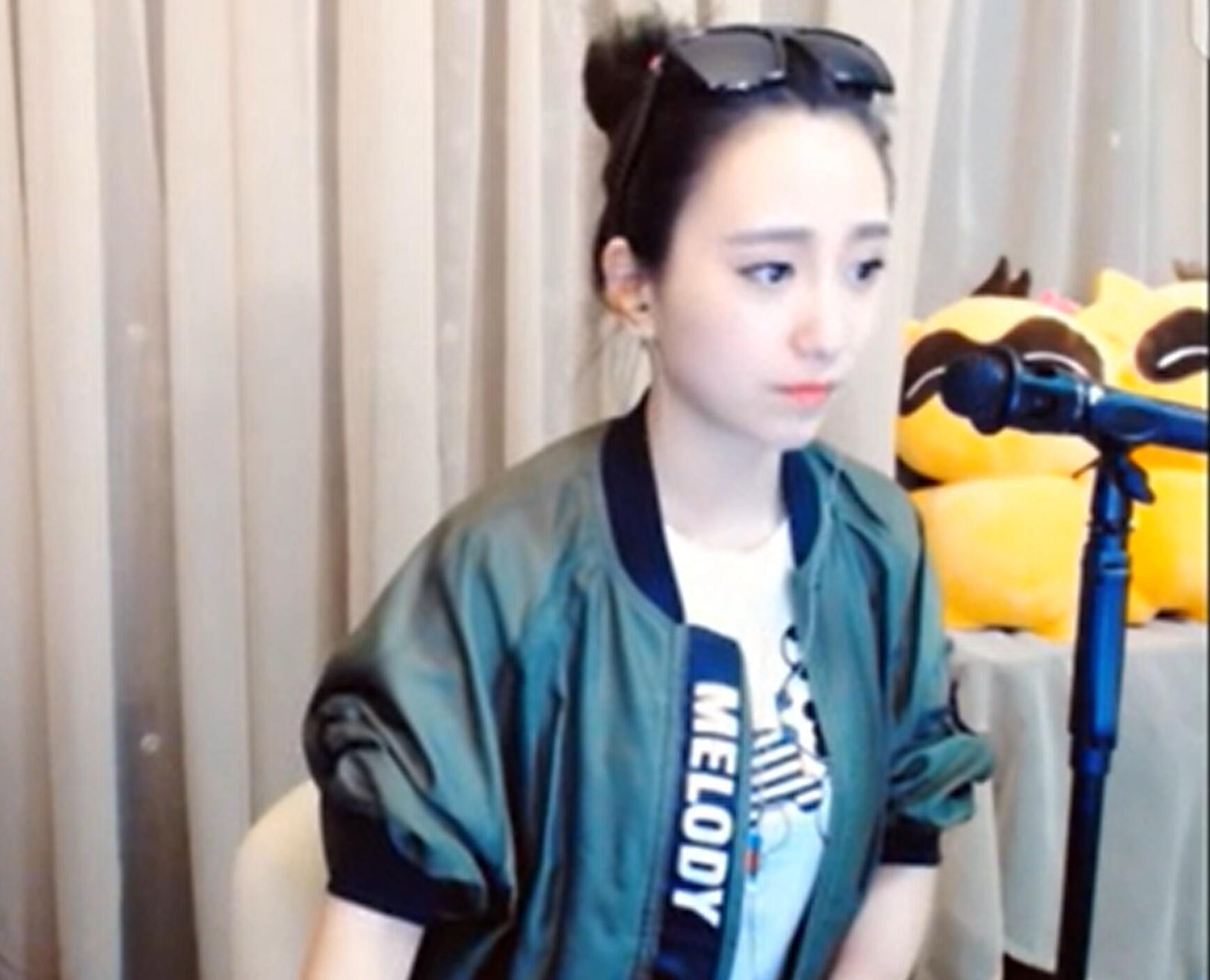 Mc慕小蕾 -露沟粗口喊麦（mc慕小蕾喊麦大全漏沟歌词）